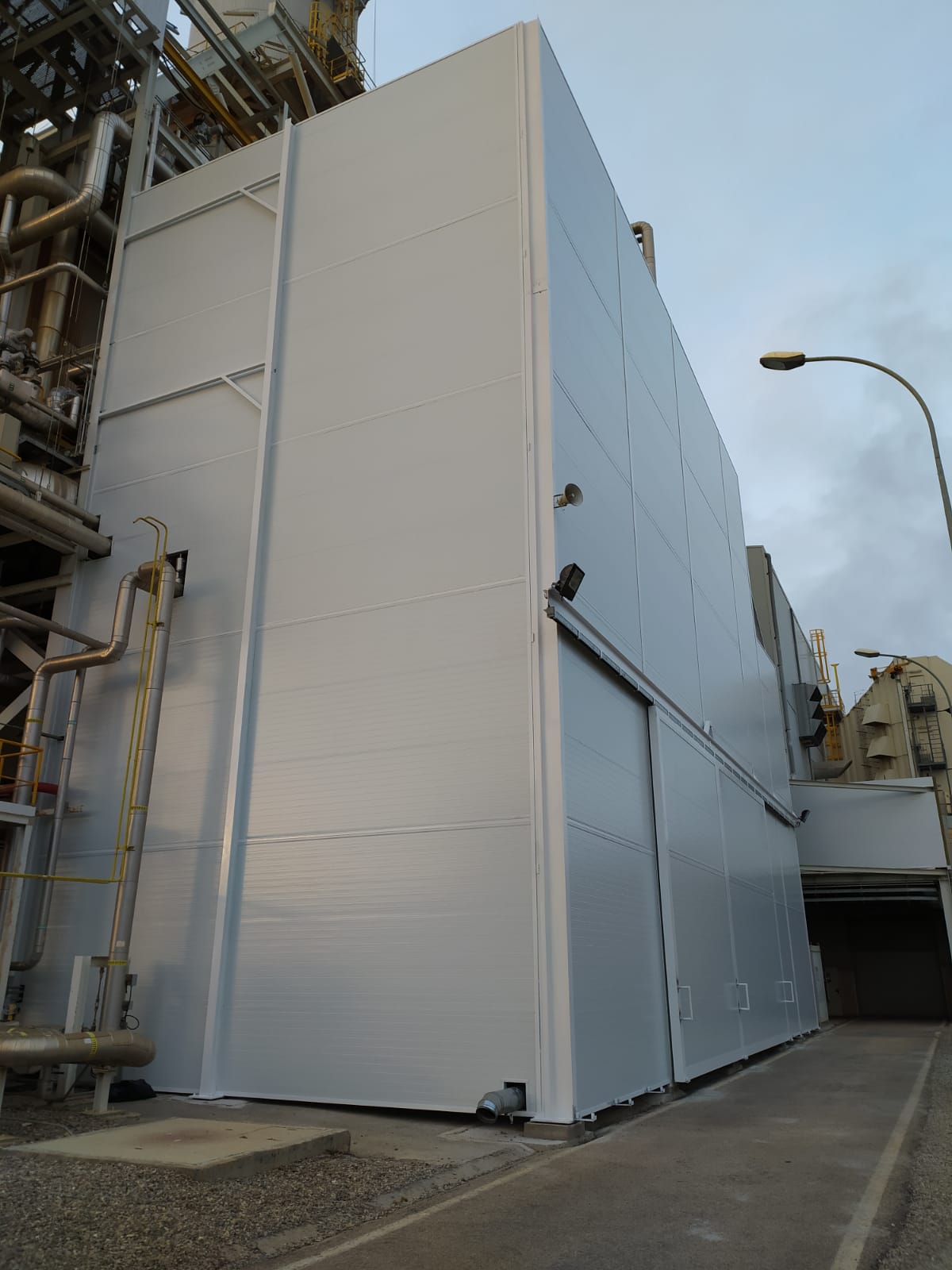 Cerramiento acústico vista lateral