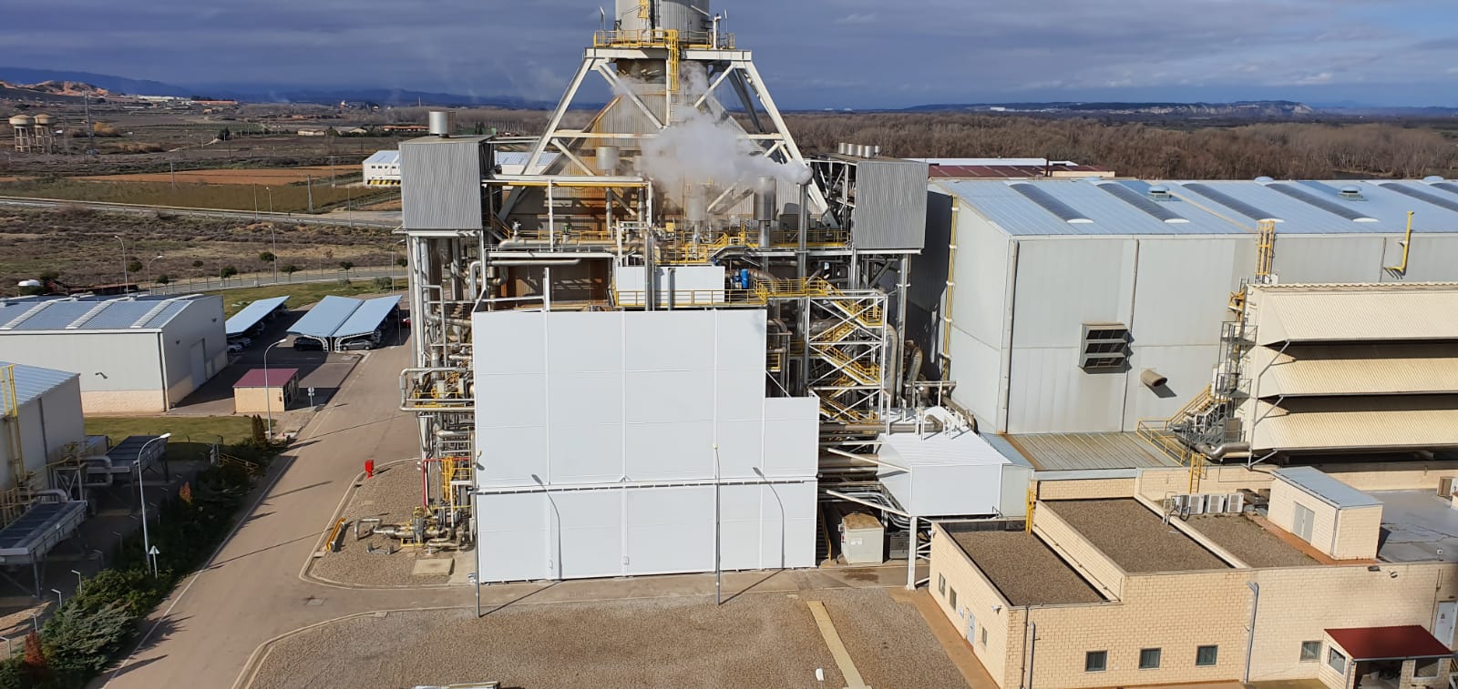 Vista panorámica del cerramiento acústico de la central térmica