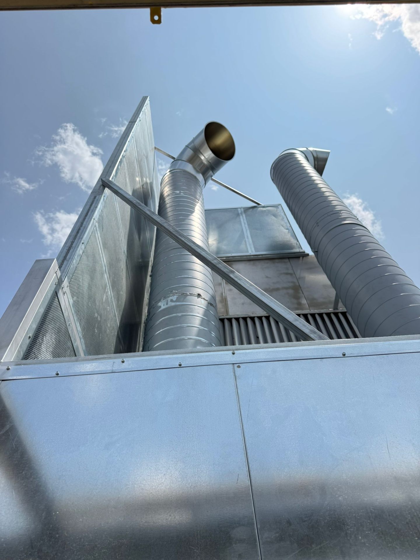 Detalle interior de conductos y pantalla