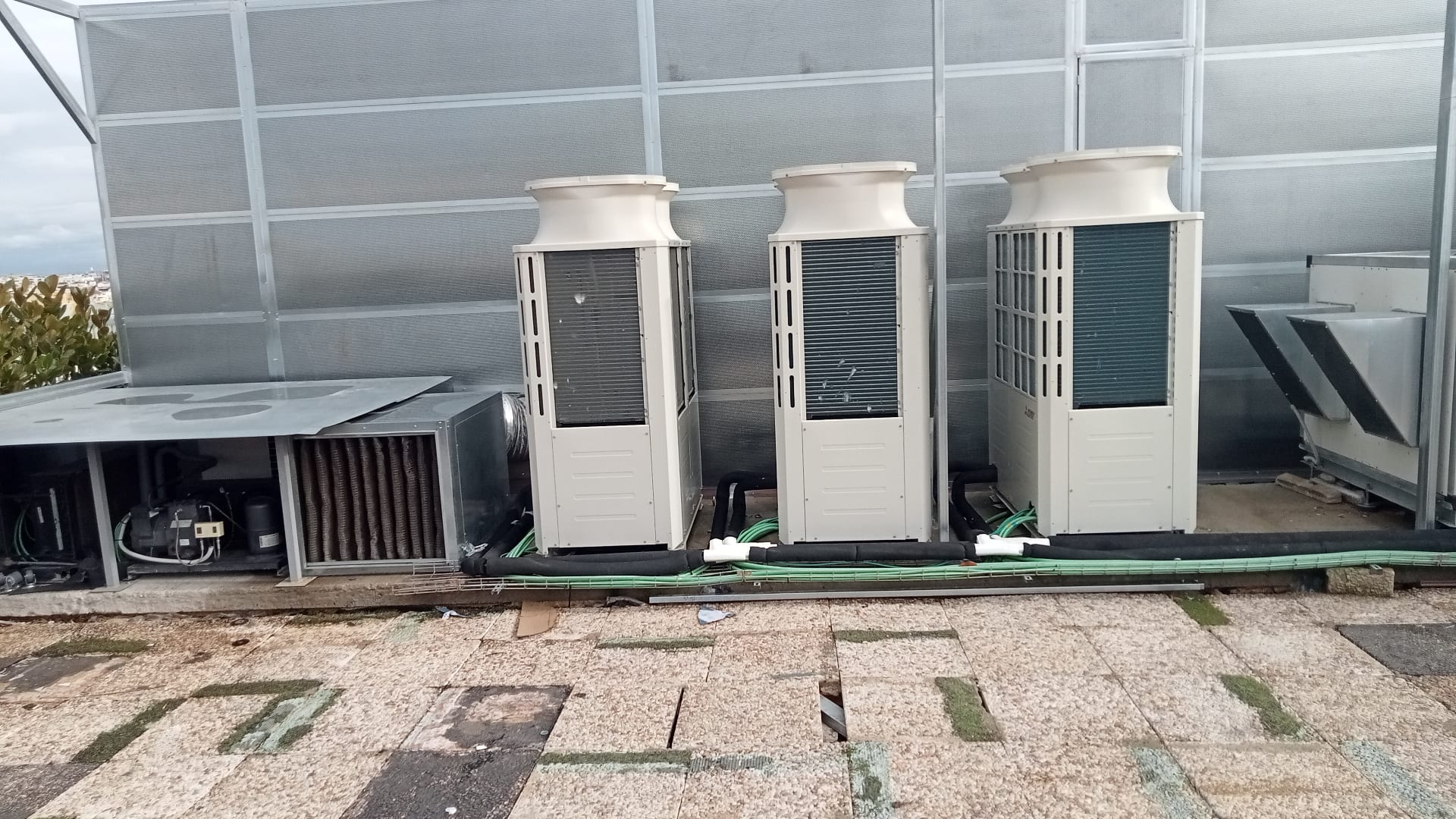 Equipos de climatización en cubierta